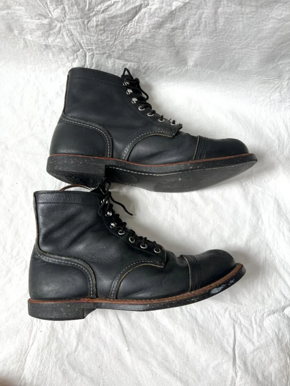 Red Wing boots Iron Ranger 8114 US mens 9.5 black leather cap toe cork sole
